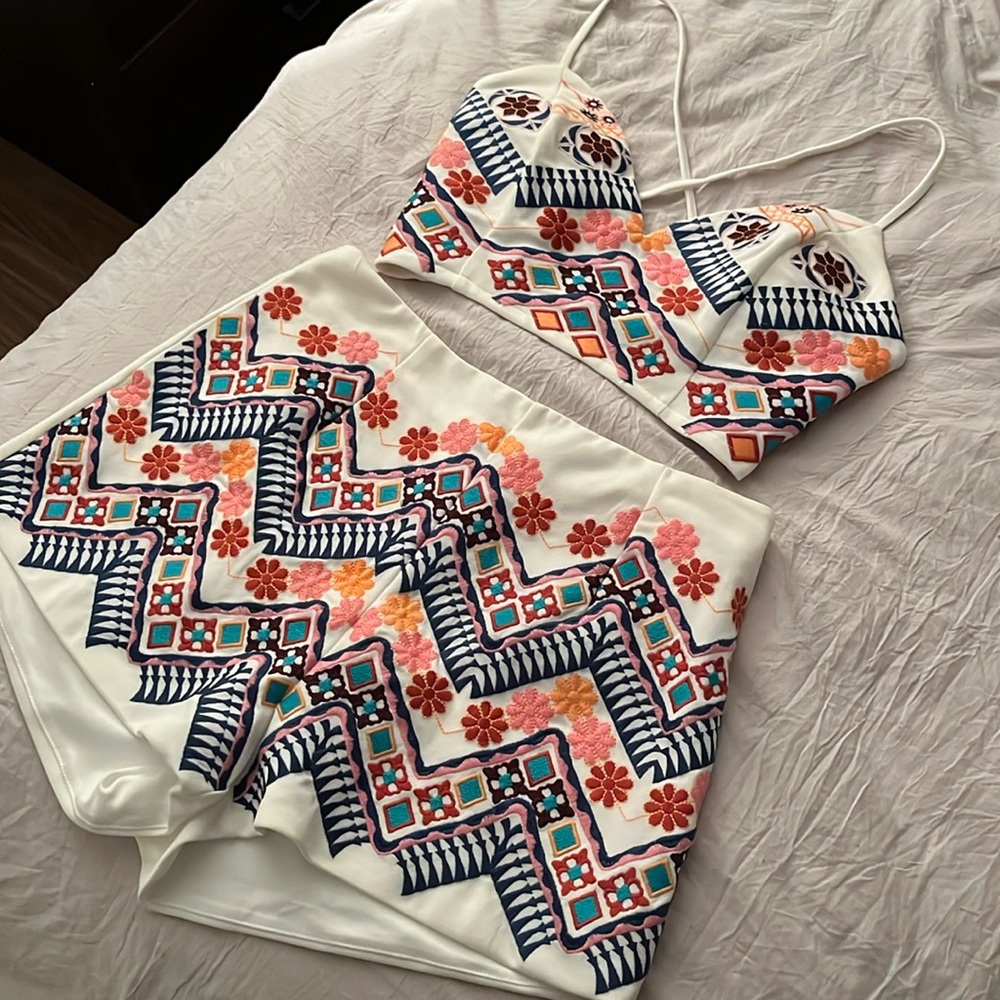 L'ATISTE Pink and Orange Crop Top with Vibrant Design